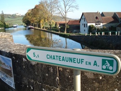 Chateauneuf-burgundy-Canal-Sign
