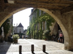 Monpazier arch small